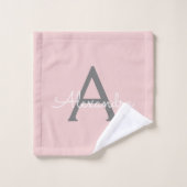 Roze Grijs Moderne Script Meisjesachtige Monogram Bad Handdoek (Wasdoekje)