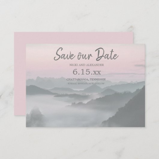 Roze Grijs Nevelige Bergen Sla onze Afspraak Trouw Save The Date (Voorkant / Achterkant)