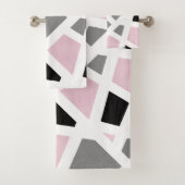 Roze Grijs Zwart Wit Abstract Geometrisch Bad Handdoek (Insitu)