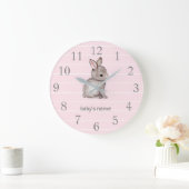 Roze grijze bunny Nursery Decor Wall klok (Huis)