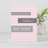 Roze grijze Chevron Custom Baby Shower Invitaties Kaart (Staand voorkant)