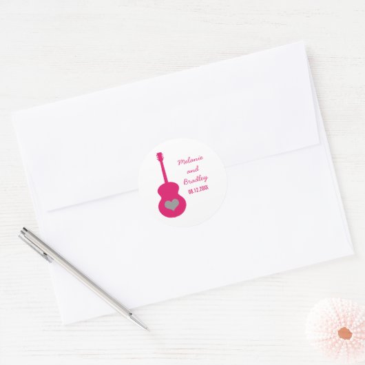Roze/grijze gitaarhartweddenkers ronde sticker (Envelop)
