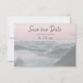 Roze Grijze Nevelige Bergen Sla onze datum op Trou Save The Date (Voorkant)