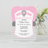 Roze Grijze Polka Dot Chevron Baby shower Uitnodig Kaart (Staand voorkant)