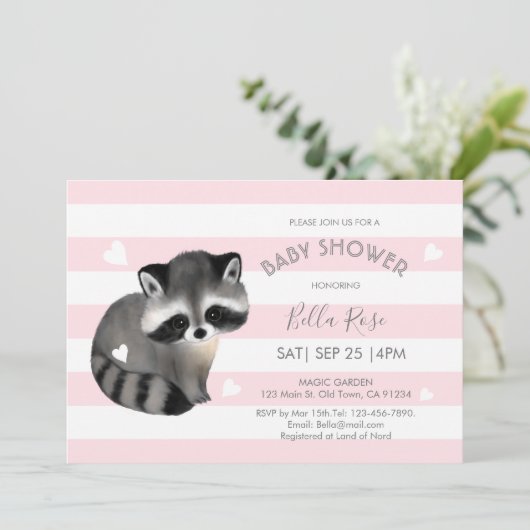 Roze grijze strips Raccoon Heart Baby shower uitno Kaart (Staand voorkant)
