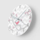 Roze grijze vogel op de muur van de Tak Ronde Klok (Hoek)