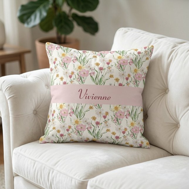 Roze Groene Aquarel Wilde Bloem Monogram Naam Kussen (Pink Green Watercolor Wildflower Name Throw Pillow)