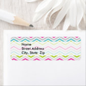 Roze, Groene, Blauwe en Witte Chevron Strepen Etiket (Insitu)