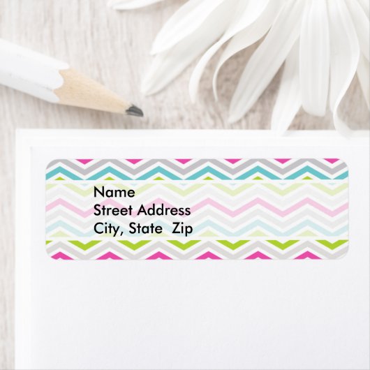 Roze, Groene, Blauwe en Witte Chevron Strepen Etiket (Insitu)