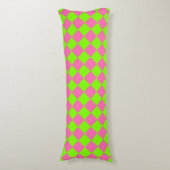 Roze Groene Checker Diamant Patroon Lichaamskussen (Voorkant Verticaal)