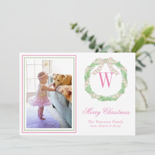 Roze & Groene Kerst Bow Krans Monogram Foto Feestdagenkaart (Staand voorkant)