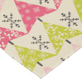 Roze & groene kerstbomen met sneeuwvlokken korte tafelloper (Hoek)