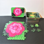 Roze, groene ontwerper, kroesbalk Afdrukken Acryl Puzzel<br><div class="desc">Groen en roze floreel afbeelding,  gedrukt op acrylpuzzel,  is van een foto van een originele gehaakte creatie,  ontworpen met de hand gemaakt en Copyright © van de uitgeverijder Delores Chamblin. Het afbeelding van de unieke handgemaakte bloem,  bladeren en parelknoppen wordt op de puzzel weergegeven.</div>