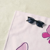 Roze Groene Paarse Doodle Bloeit Vlinders Naam Strandlaken (In situ)