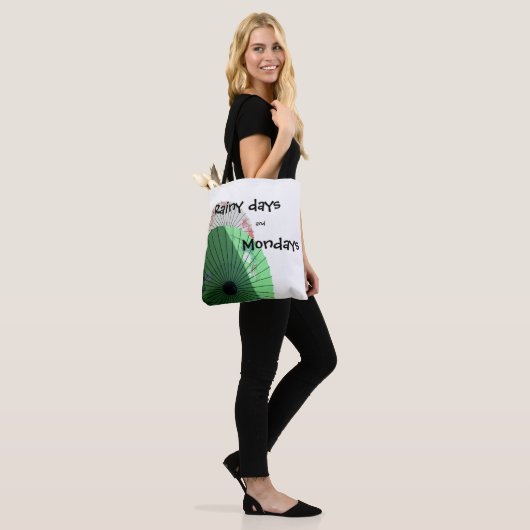roze groene pasta parasol met citaat tote bag (Op model)