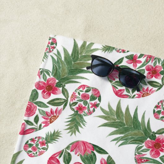 Roze groene Waterverf Floral Pineapples Patroon Strandlaken (In situ)