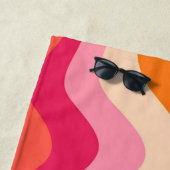 Roze Groovy retro esthetisch - Monogram Strandlaken (In situ)