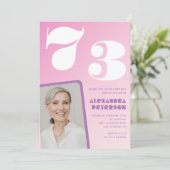 Roze Groovy uitnodigingen 73ste verjaardag Retro F (Staand voorkant)