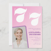 Roze groovy uitnodigingen 77ste verjaardag Retro f (Voorkant)