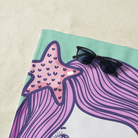 Roze Hair Mermaid en Ocean Friends Personalized Strandlaken (In situ)