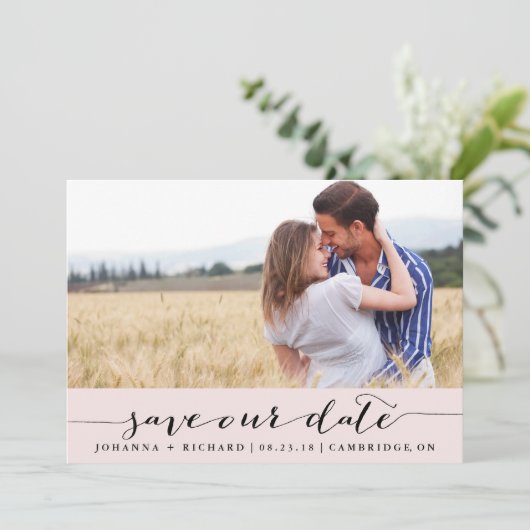 Roze handgeschreven script save the date-aankondig save the date (Staand voorkant)