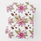 Roze handgetekende Spring Flower Ladybugs Inpakpapier Vel (In situ)