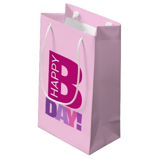 Roze Happy Bday Small Gift Bag Klein Cadeauzakje (Achterkant Gekanteld)