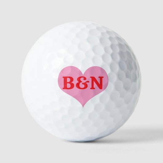 Roze hart en rode kleur monogram initiëlen of teks golfballen (Voorkant)