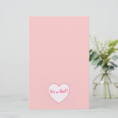 Roze hart Het is een meisje Briefpapier (Staand voorkant)
