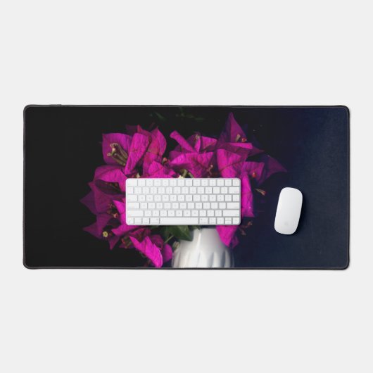 Roze hart in zwart bureaumat (Keyboard & Muis)