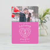 Roze hart jubileum 5 jaar foto uitnodigingen (Staand voorkant)