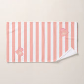 Roze hart op lichtkoraal roze en witte strepe vlek bad handdoek (Handdoek)