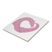 Roze hartdraak op wit tegeltje (Zijkant)