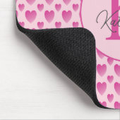 Roze harten gepersonaliseerd monogram muismat (Hoek)