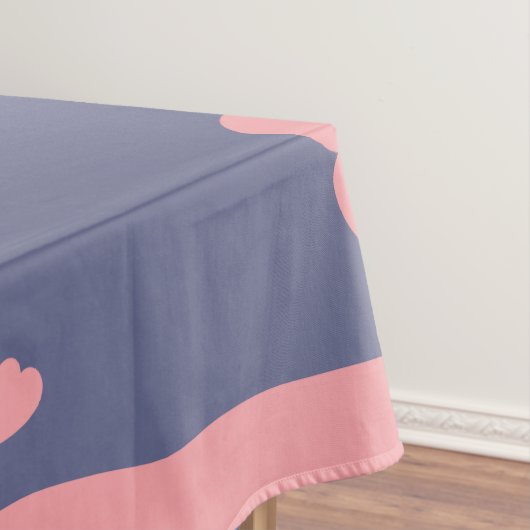 Roze harten op blauw tafelkleed (Voorbeeld)