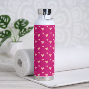 Roze harten op een magenta roze waterfles