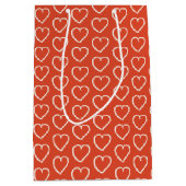 Roze harten op rood medium cadeauzakje (Voorkant)