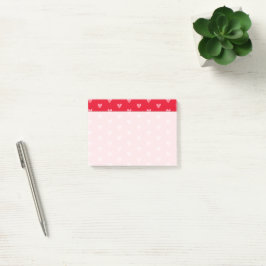 Roze harten op rood met vervaagde schrijfruimte post-it® notes
