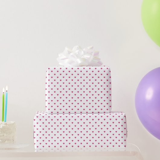 Roze harten op witte inpakpapier (Feestgeschenken)