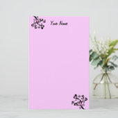  roze harten op zwarte Stippen met schuifbalken Briefpapier (Staand voorkant)