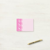 Roze harten post-it® notes (Op bureau)