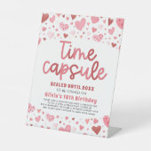 Roze Harten Valentijn 1e Verjaardag Tijd Capsule Reclamebord Met Voetstuk (Voorkant)