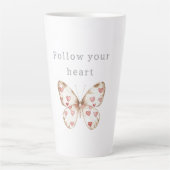 Roze harten vlinder latte mok (Voorkant)