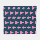 Roze Hedendaagse Kerstbomen op Navy Blue Fleece Deken (Voorkant (Horizontaal))