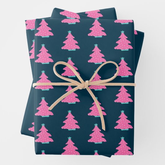 Roze Hedendaagse Kerstbomen op Navy Blue Inpakpapier Vel (In situ)