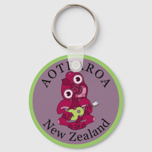 Roze Hei Tiki die ukelele speelt Sleutelhanger