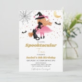 Roze heks Halloween verjaardag uitnodiging (Staand voorkant)