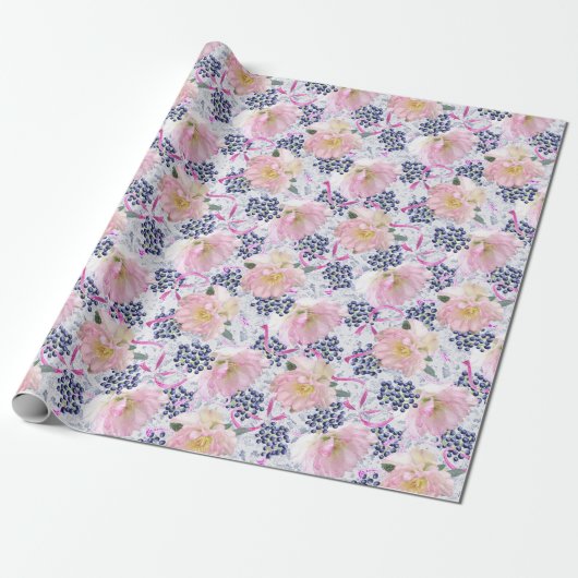 Roze hellebore Flowers Berries & Ribbons on White Cadeaupapier (Uitgerold)