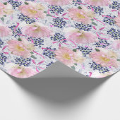 Roze hellebore Flowers Berries & Ribbons on White Cadeaupapier (Hoek)