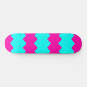 Roze & Hemelblauw Zig Zag Streeppatroon Skateboard (Horizontaal)